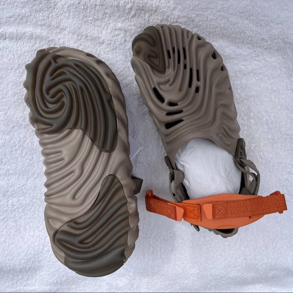 Crocs Pollex sahe Tan size M4/W6 fit 1 size up